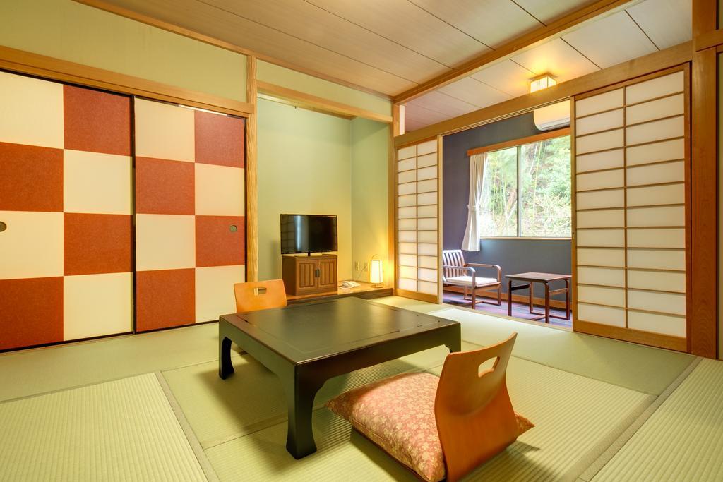 Yugawara-Onsen Komachikan Zewnętrze zdjęcie