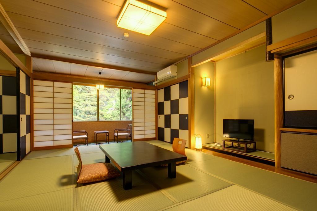 Yugawara-Onsen Komachikan Zewnętrze zdjęcie