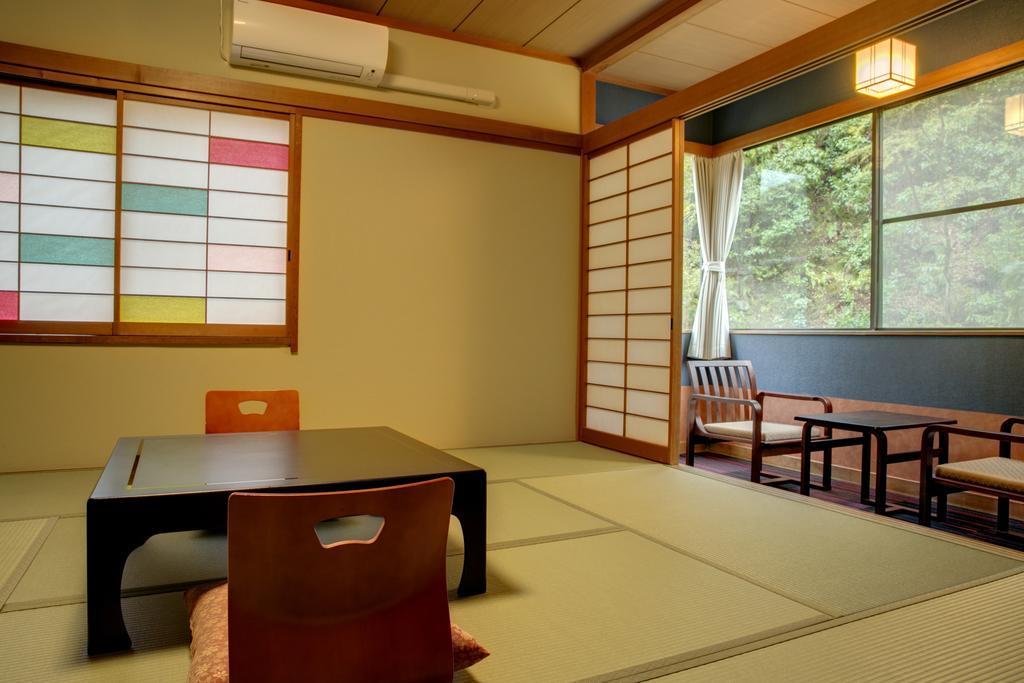Yugawara-Onsen Komachikan Zewnętrze zdjęcie